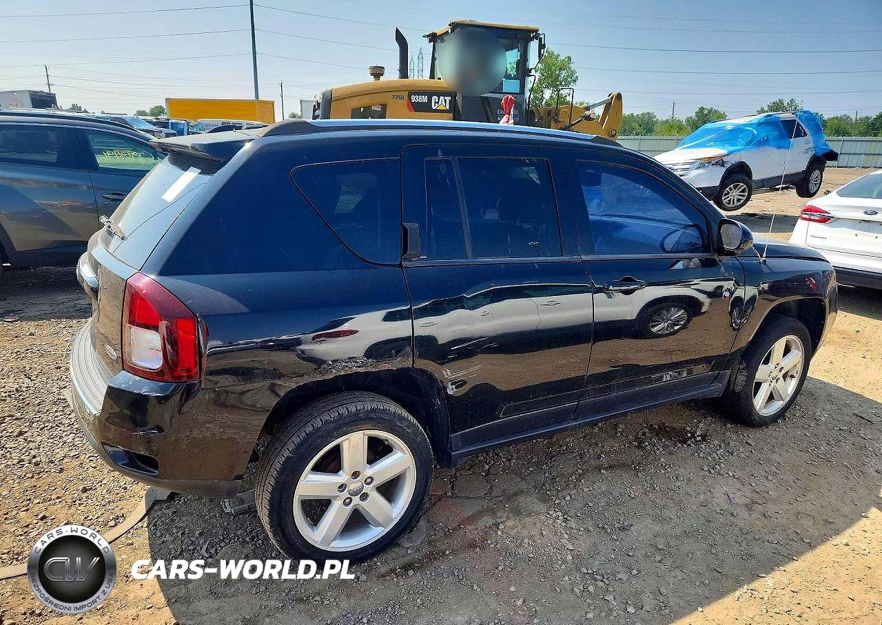 2014 Jeep Compass Latitude VIN:1C4NJCEA6ED887626 - 3