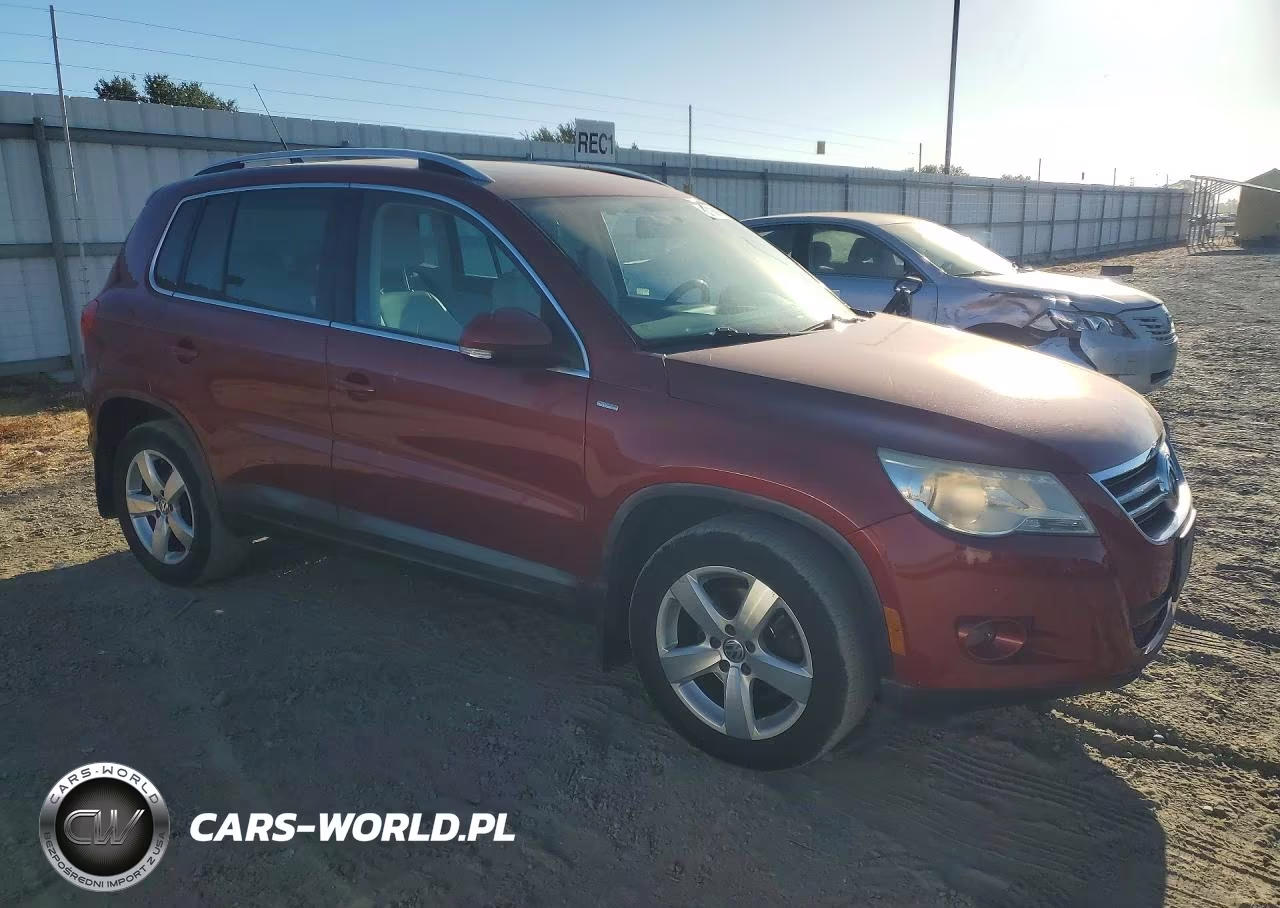 2010 Volkswagen Tiguan S VIN:WVGAV7AX4AW002306 - 4