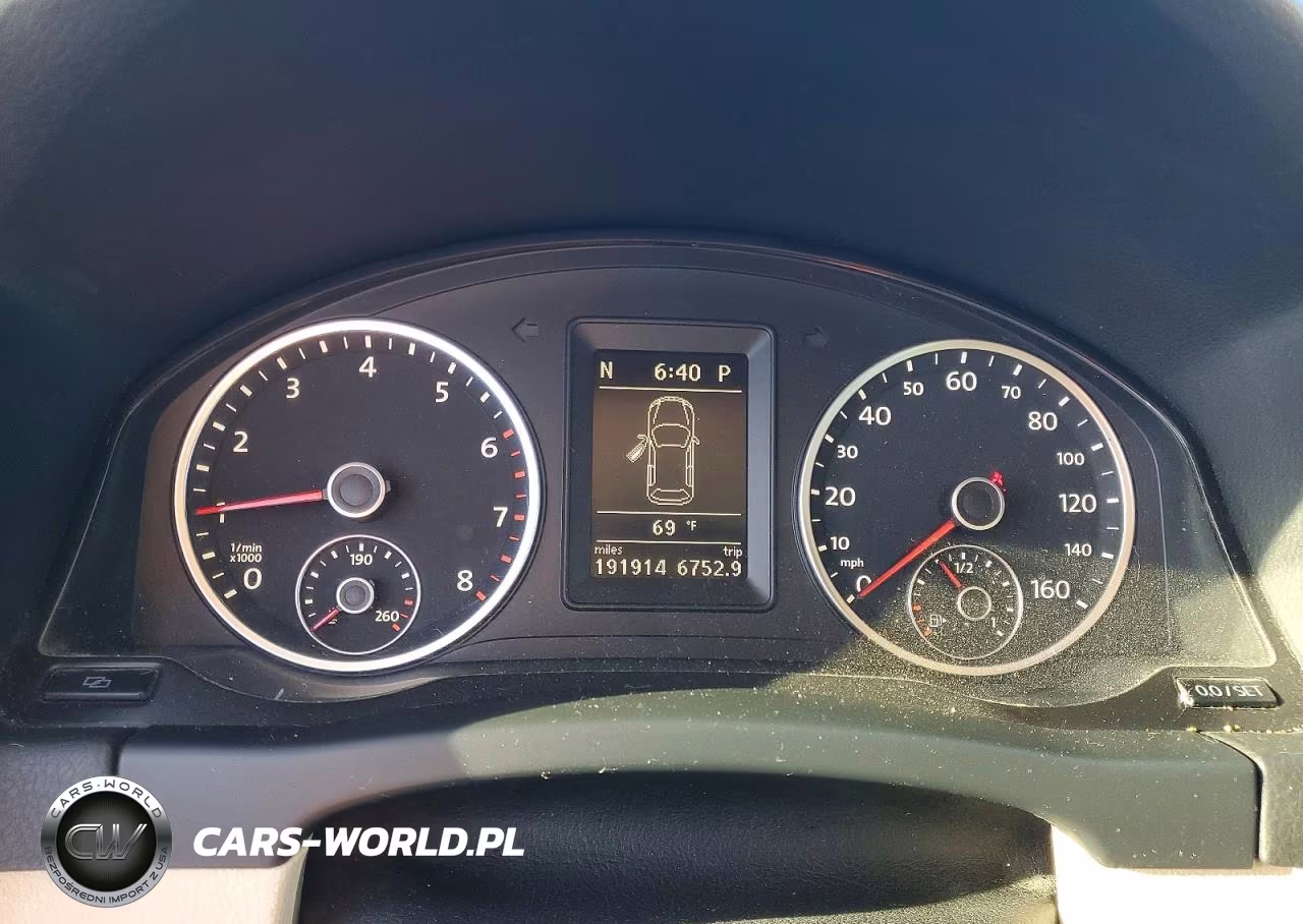 2010 Volkswagen Tiguan S VIN:WVGAV7AX4AW002306 - 9