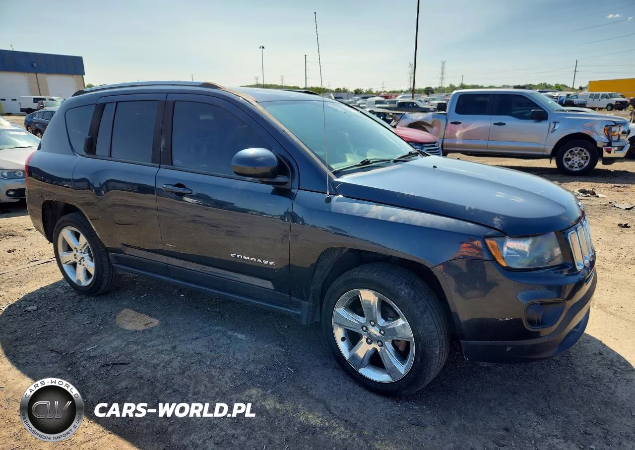 2014 Jeep Compass Latitude VIN:1C4NJDEB8ED650702 - 4
