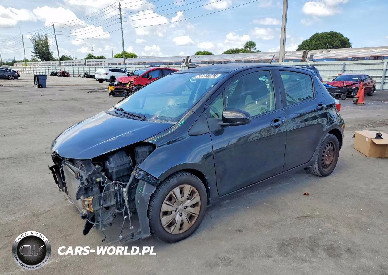 2013 Toyota Yaris 5-Door Le – zdjęcie 1 z 12