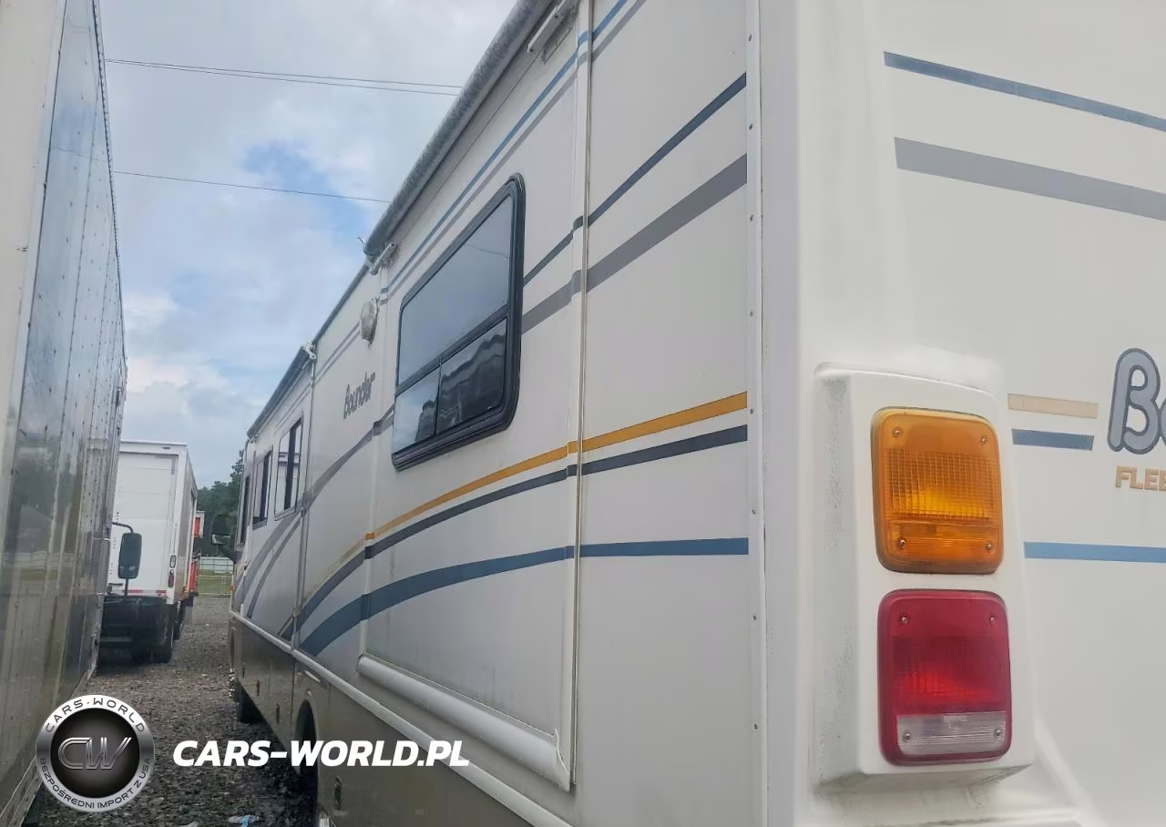 2004 Workhorse Custom Chassis Motorhome Chassis W22 VIN:5B4MP67G343379220 - 3
