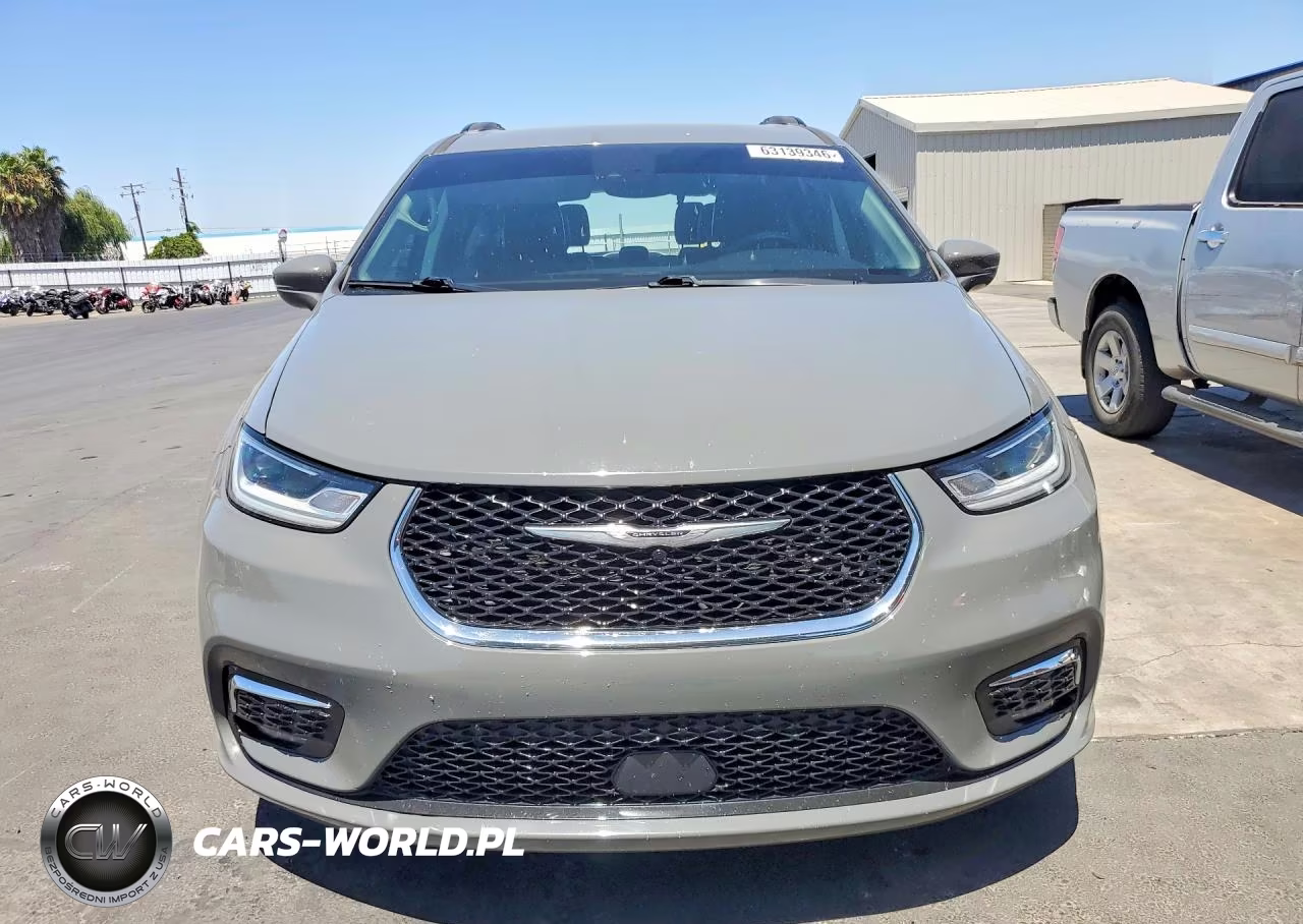 2022 Chrysler Pacifica Touring L VIN:2C4RC1BG5NR144817 - 5