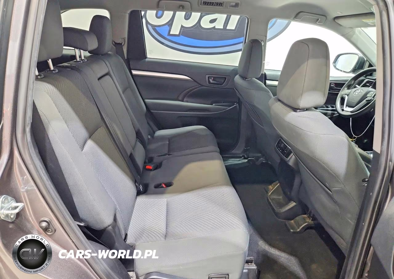 2019 Toyota Highlander Le VIN:5TDZZRFH3KS327376 - 11