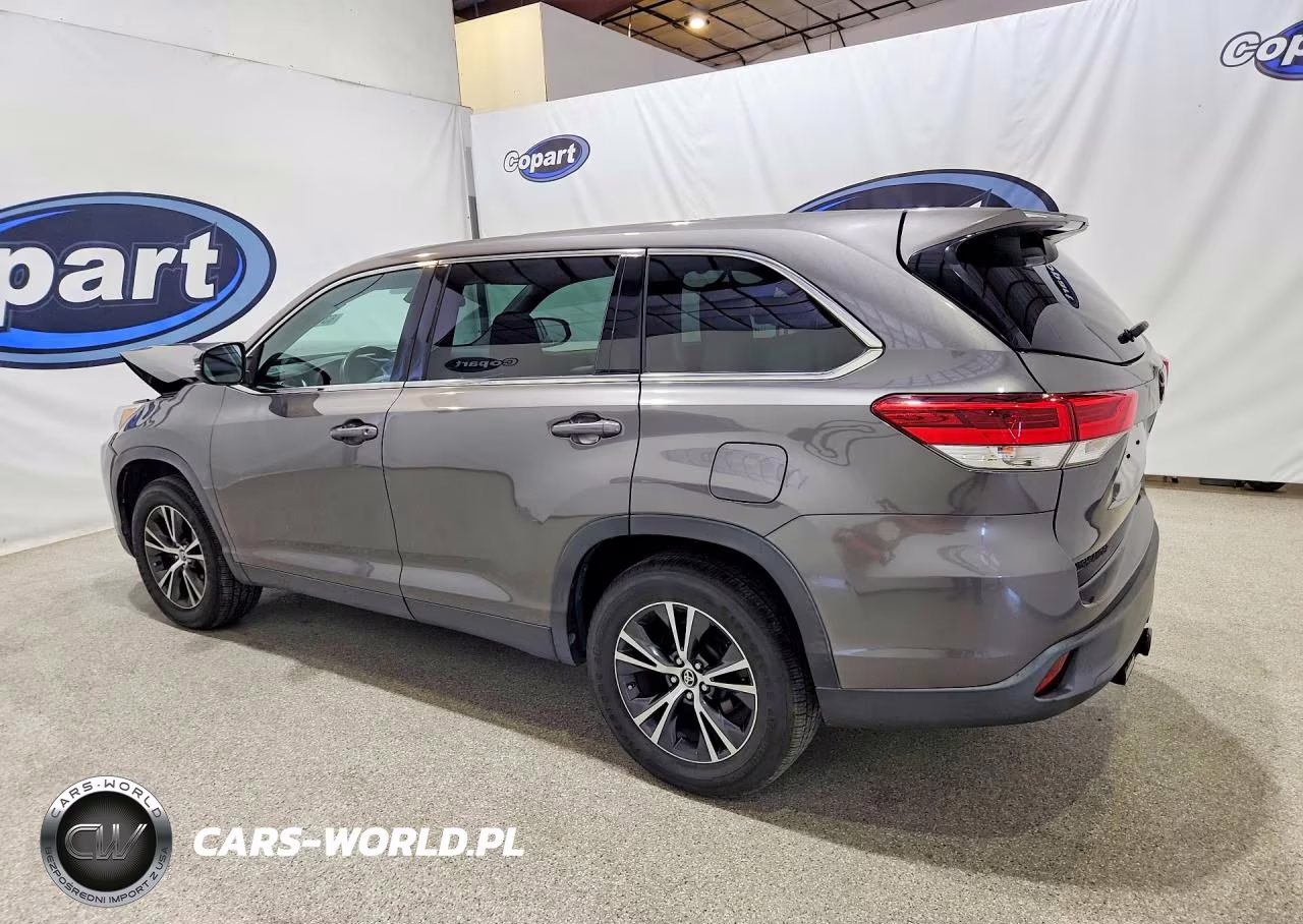 2019 Toyota Highlander Le VIN:5TDZZRFH3KS327376 - 2