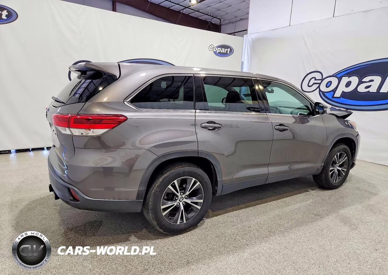 2019 Toyota Highlander Le VIN:5TDZZRFH3KS327376 - 3