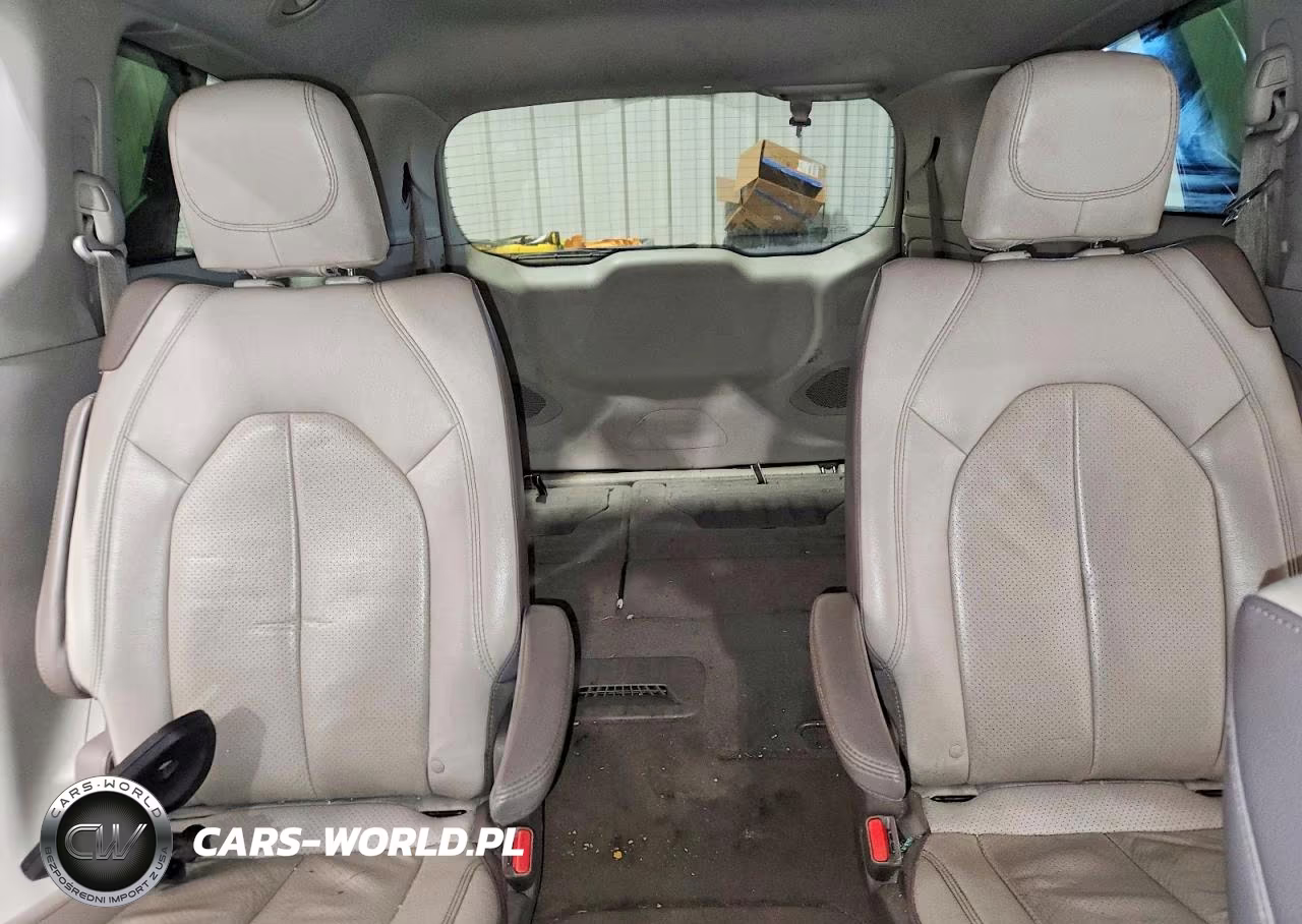 2017 Chrysler Pacifica Touring L Plus VIN:2C4RC1EG9HR757605 - 10