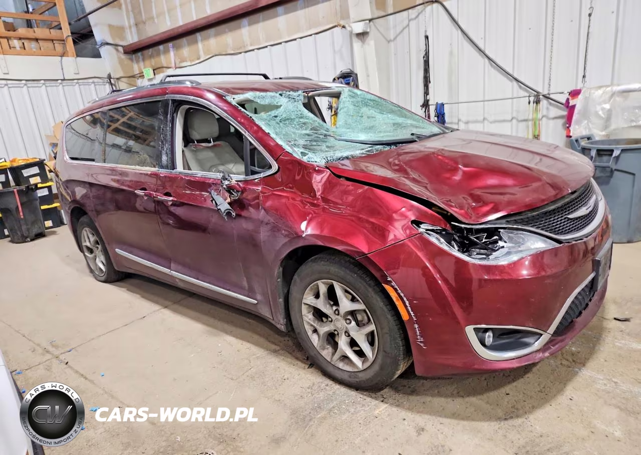 2017 Chrysler Pacifica Touring L Plus VIN:2C4RC1EG9HR757605 - 4