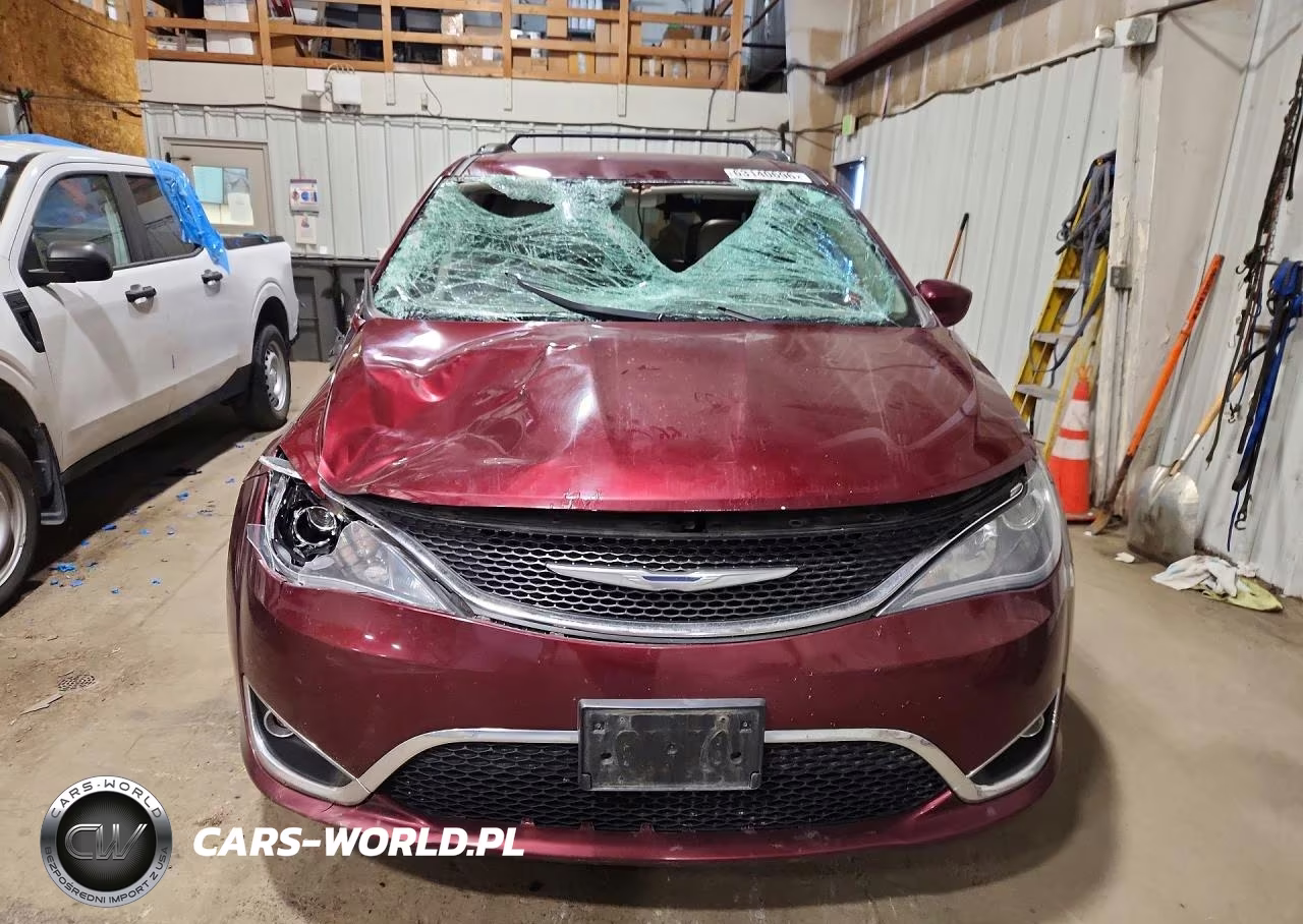 2017 Chrysler Pacifica Touring L Plus VIN:2C4RC1EG9HR757605 - 5