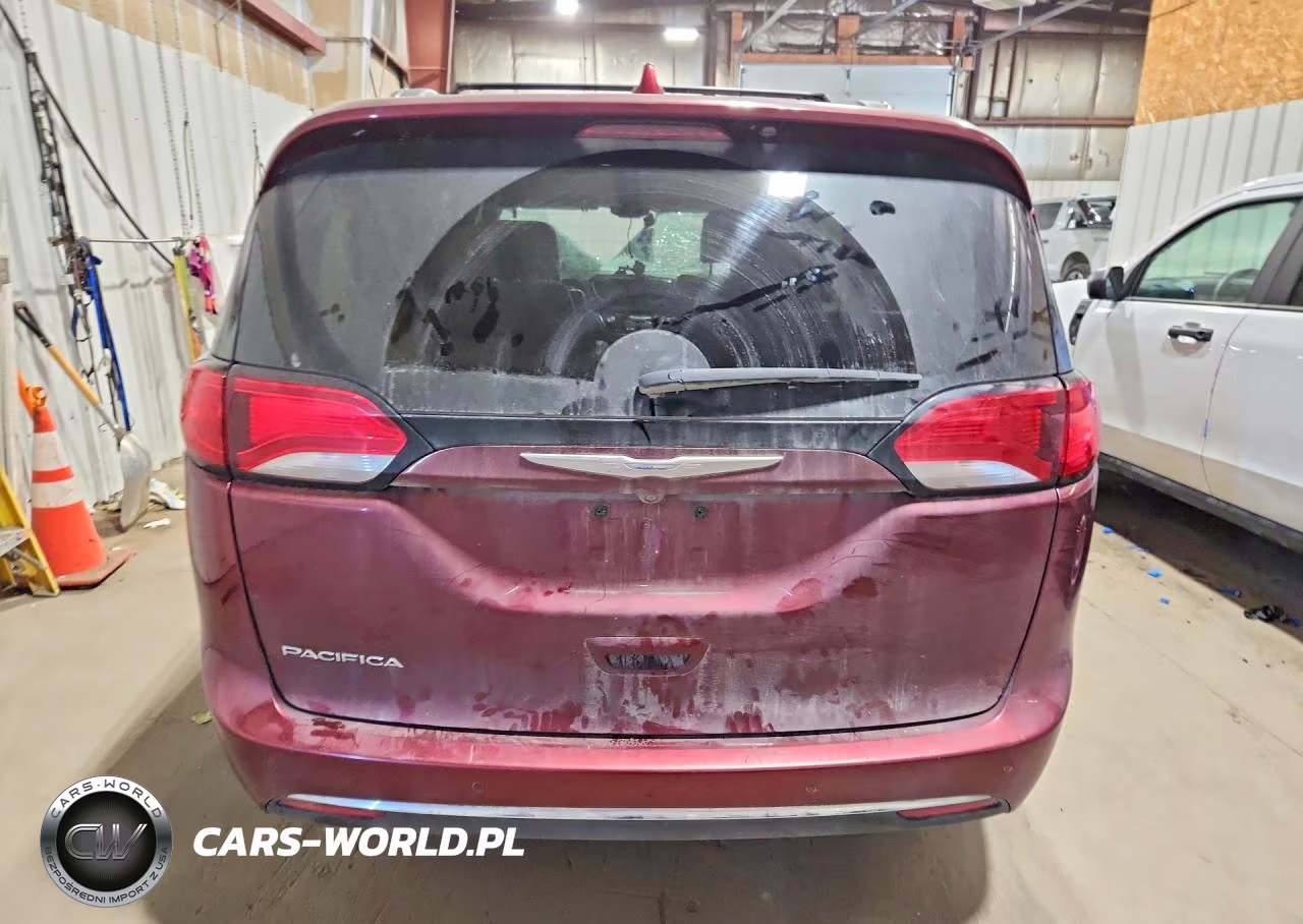 2017 Chrysler Pacifica Touring L Plus VIN:2C4RC1EG9HR757605 - 6