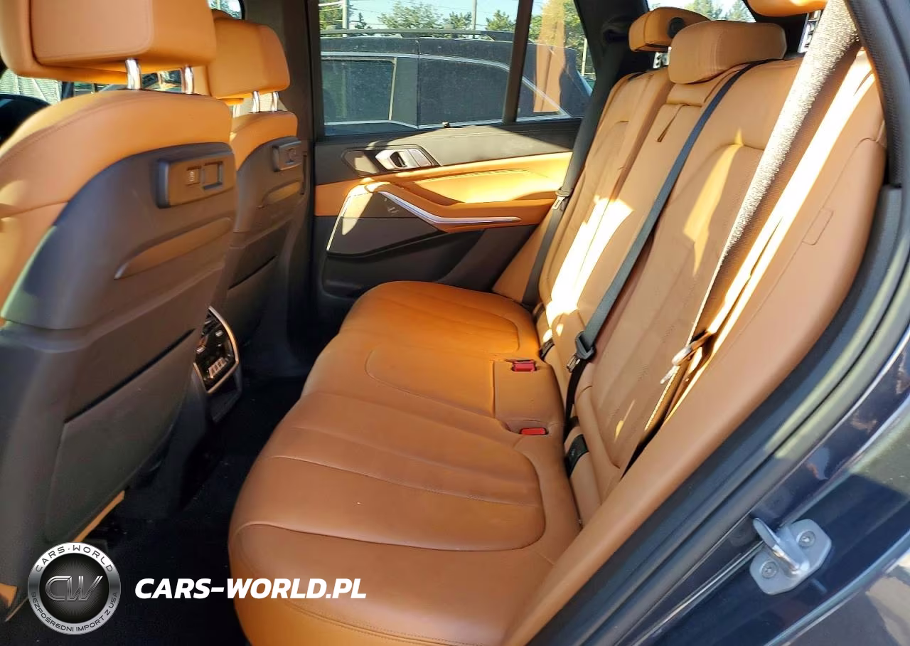 2019 BMW X5 xDrive50I VIN:5UXJU2C57KLB15208 - 11