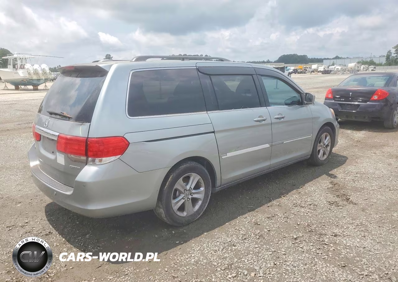 2010 Honda Odyssey Touring VIN:5FNRL3H90AB097027 - 3