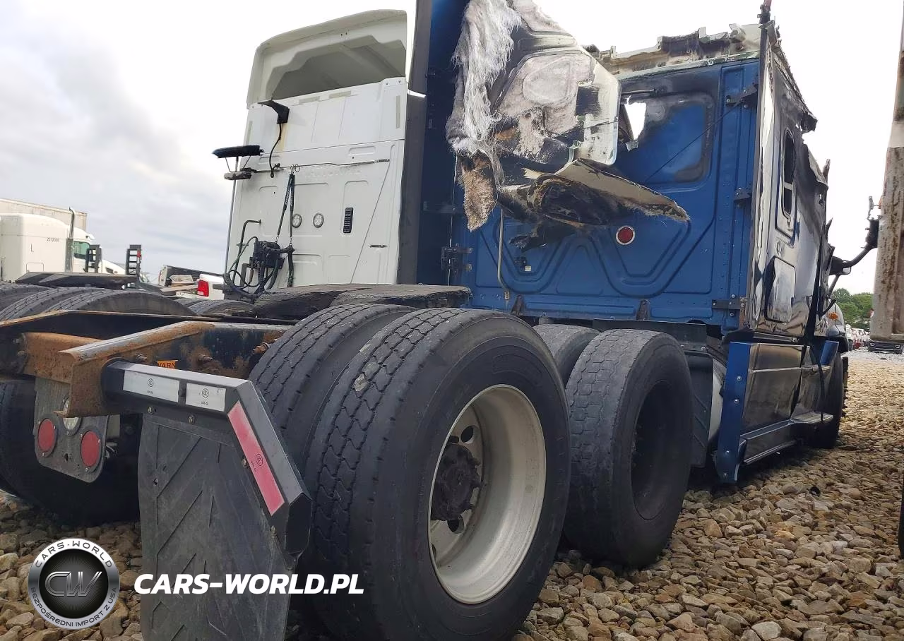 2014 Freightliner Cascadia Semi Truck VIN:1FUJGLD55ELFT9058 - 3