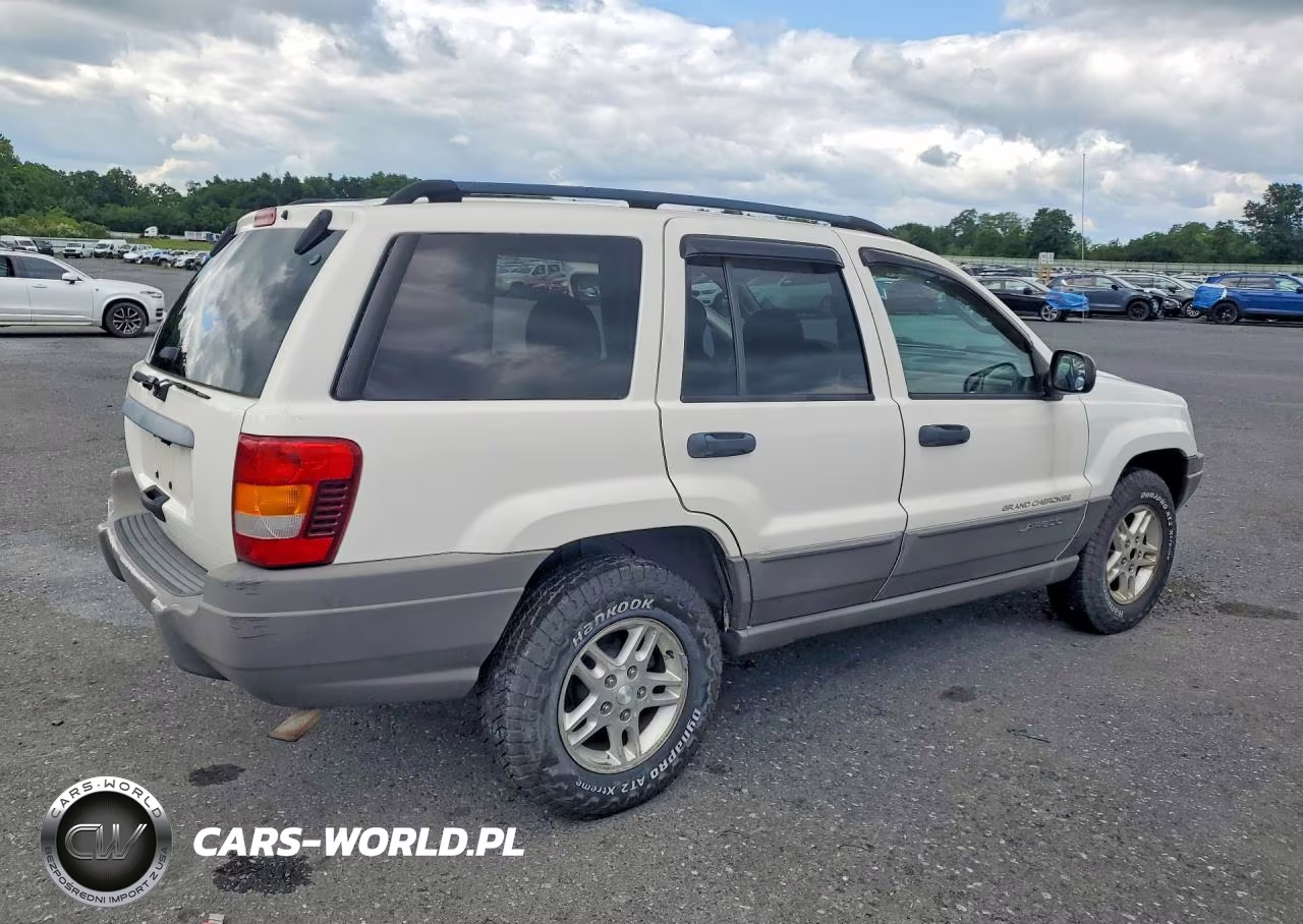 2003 Jeep Grand Cherokee Laredo VIN:1J4GW48SX3C605828 - 3