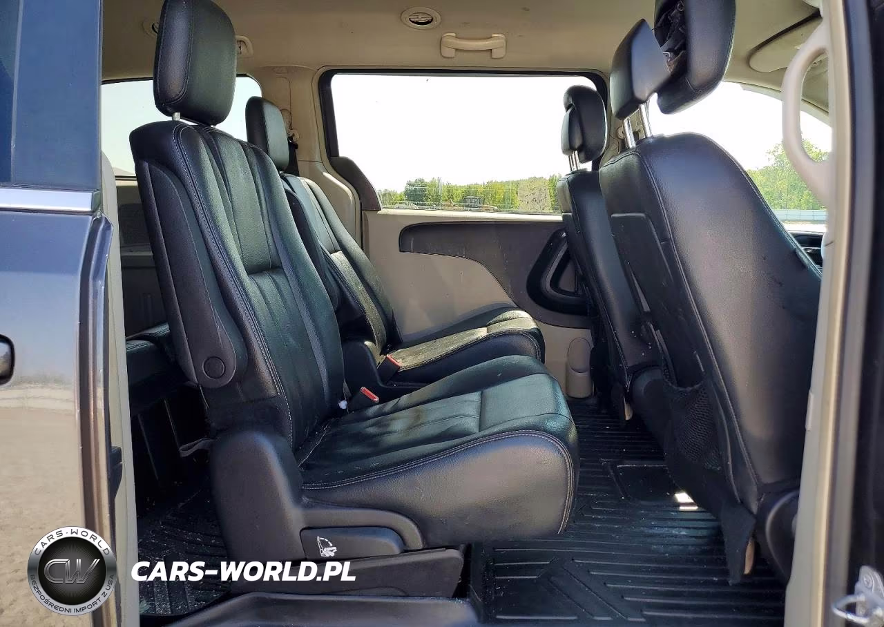 2016 Chrysler Town & Country Touring VIN:2C4RC1BG9GR156259 - 11