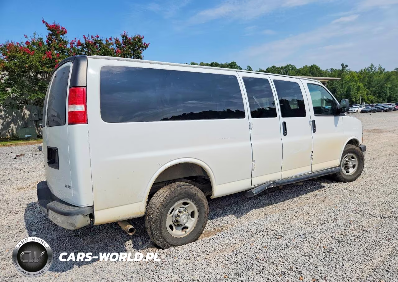 2018 Chevrolet Express G3500 Lt VIN:1GAZGPFP5J1323903 - 3
