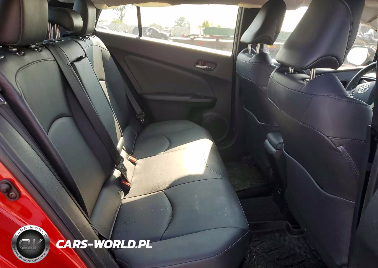 2018 Toyota Prius Four VIN:JTDKARFU8J3057034 - 10