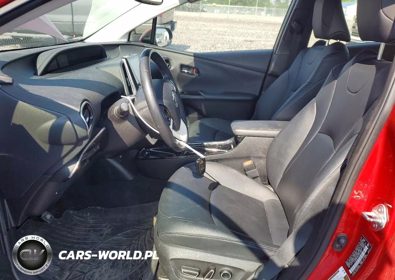 2018 Toyota Prius Four VIN:JTDKARFU8J3057034 - 7