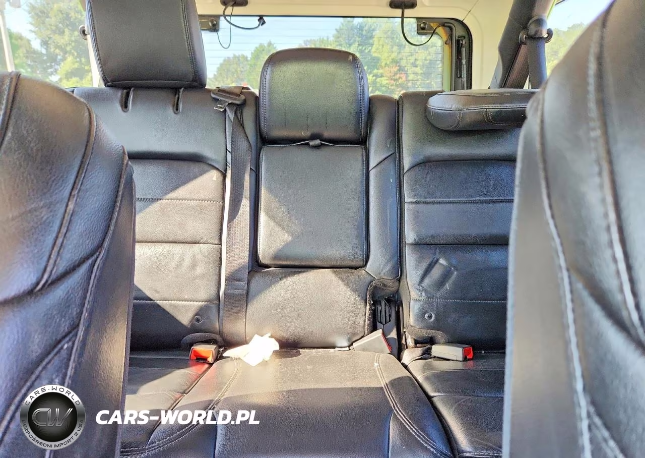 2019 Jeep Wrangler Unlimited Sahara VIN:1C4HJXEG9KW513892 - 10