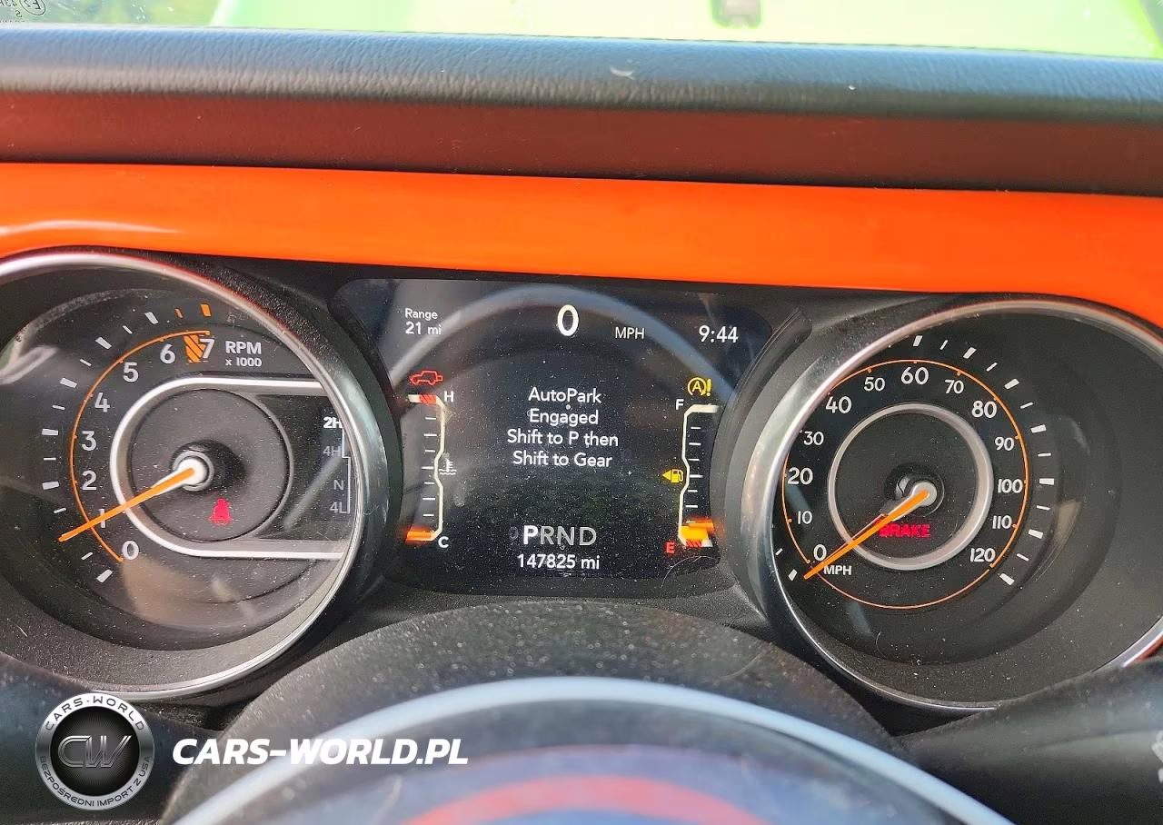 2019 Jeep Wrangler Unlimited Sahara VIN:1C4HJXEG9KW513892 - 9