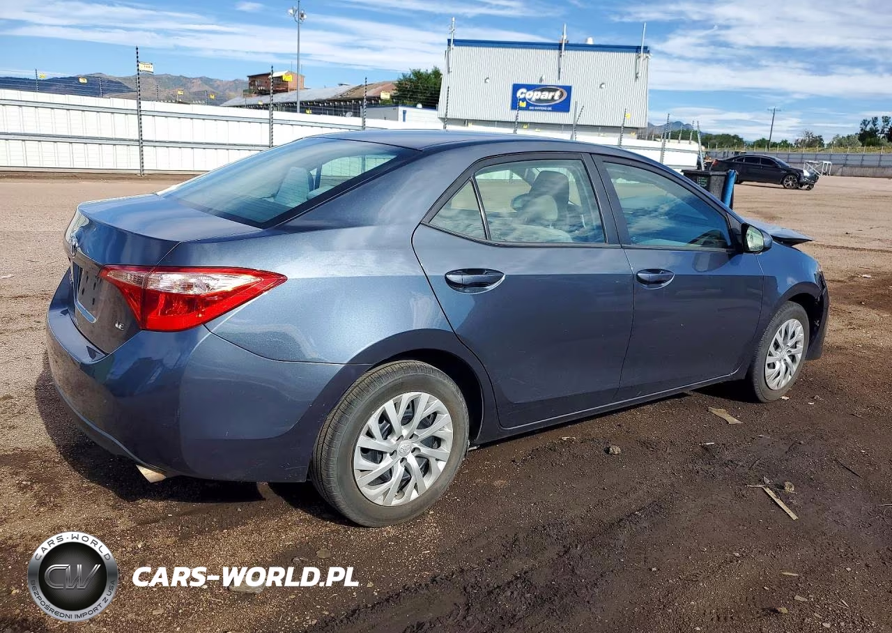 2018 Toyota Corolla Le VIN:2T1BURHE1JC029404 - 3