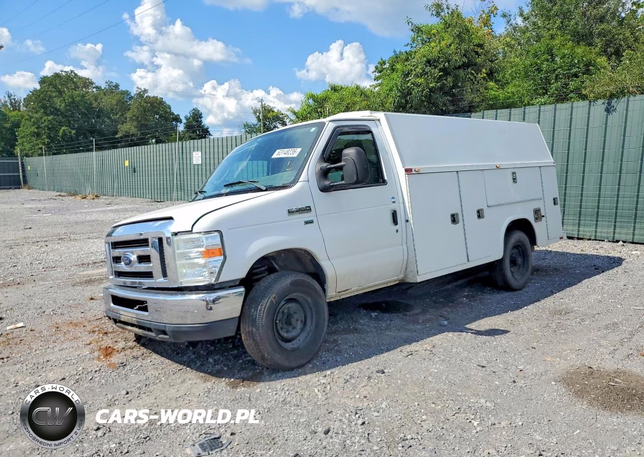 2012 Ford Econoline E350 Super Duty Cutaway Van