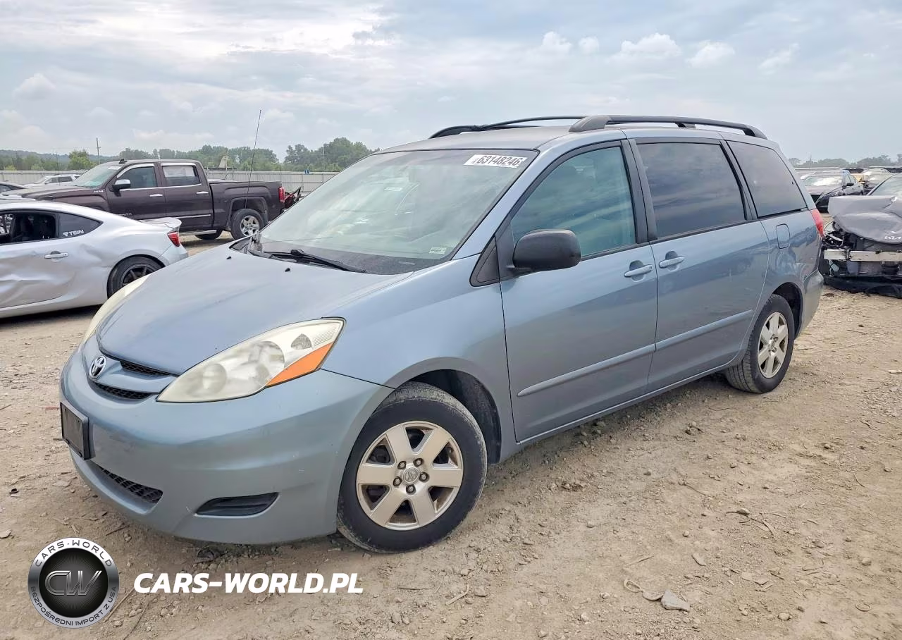 2010 Toyota Sienna Le 8-Passenger