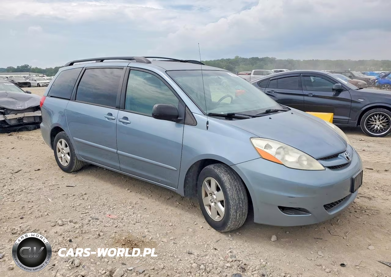2010 Toyota Sienna Le 8-Passenger VIN:5TDKK4CC0AS305044 - 4
