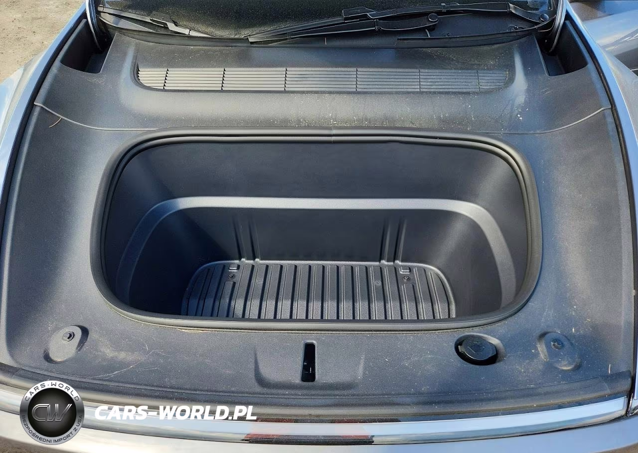 2026 Tesla Model Y VIN:7SAYGDEE7TA468212 - 12