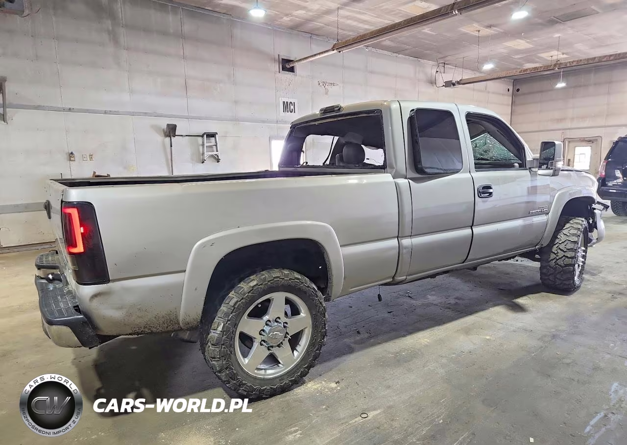 2004 GMC Sierra K2500 Heavy Duty VIN:1GTHK292X4E360026 - 3