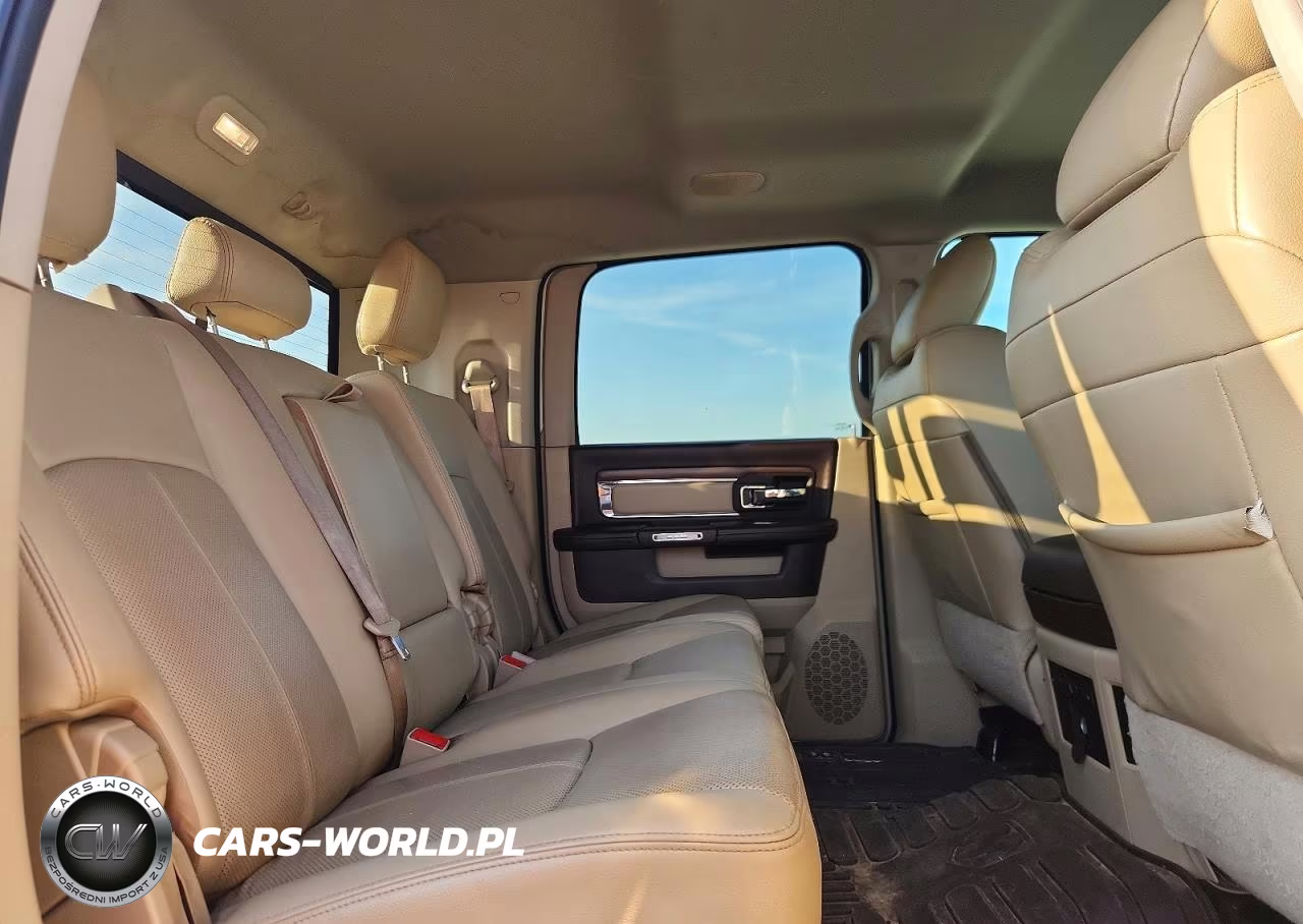 2018 Ram 3500 Laramie VIN:3C63R3ML5JG285839 - 10