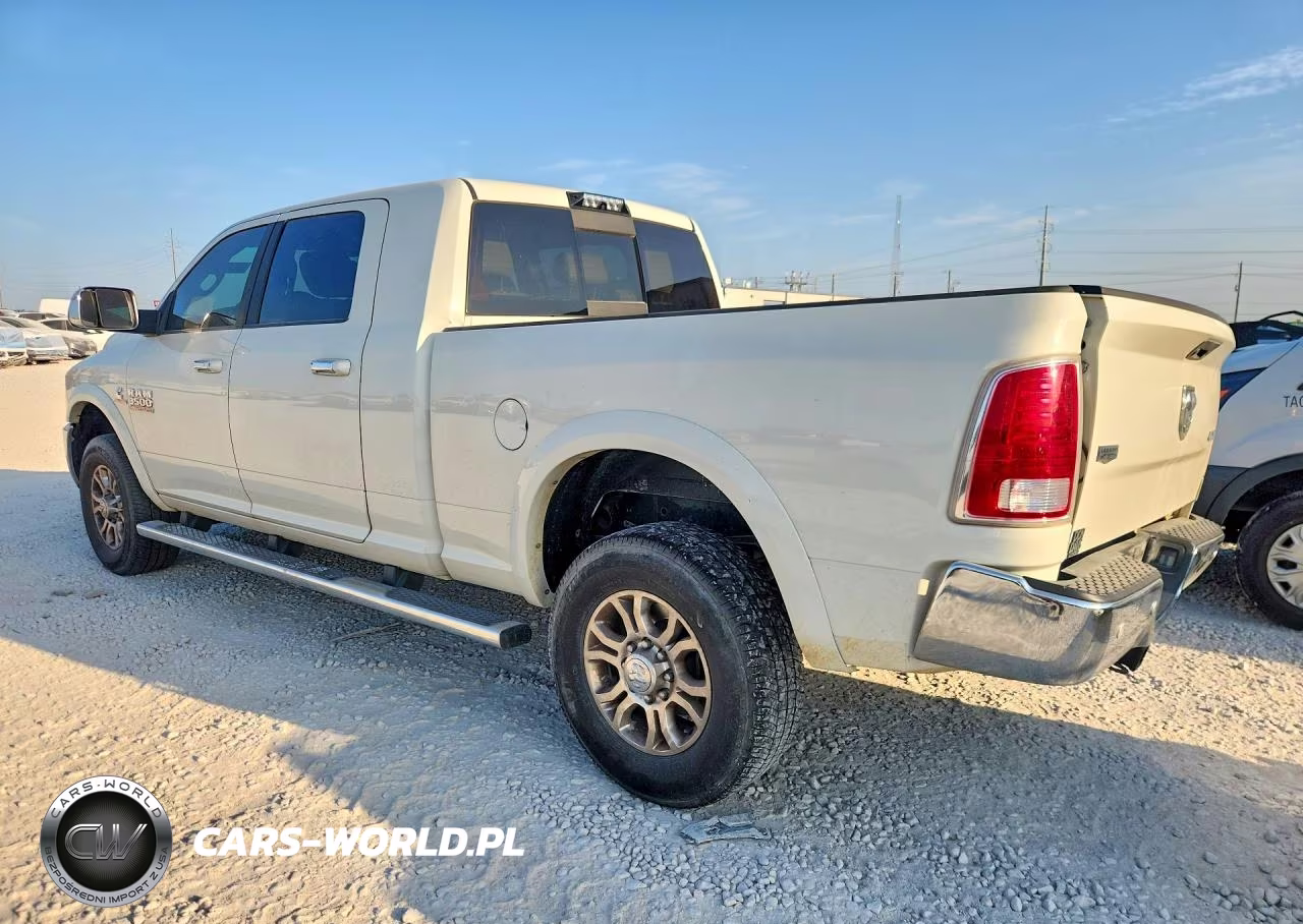 2018 Ram 3500 Laramie VIN:3C63R3ML5JG285839 - 2