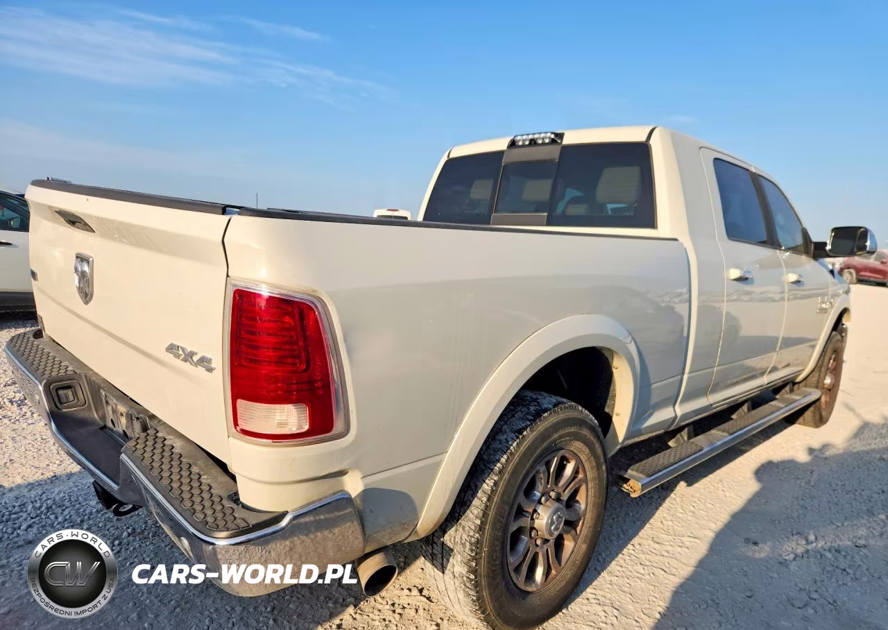 2018 Ram 3500 Laramie VIN:3C63R3ML5JG285839 - 3