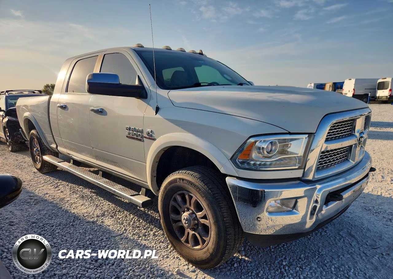 2018 Ram 3500 Laramie VIN:3C63R3ML5JG285839 - 4