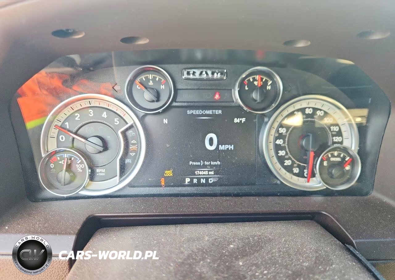 2018 Ram 3500 Laramie VIN:3C63R3ML5JG285839 - 9