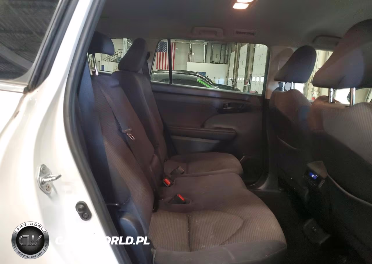 2021 Toyota Highlander Le VIN:5TDBZRBH5MS117775 - 11