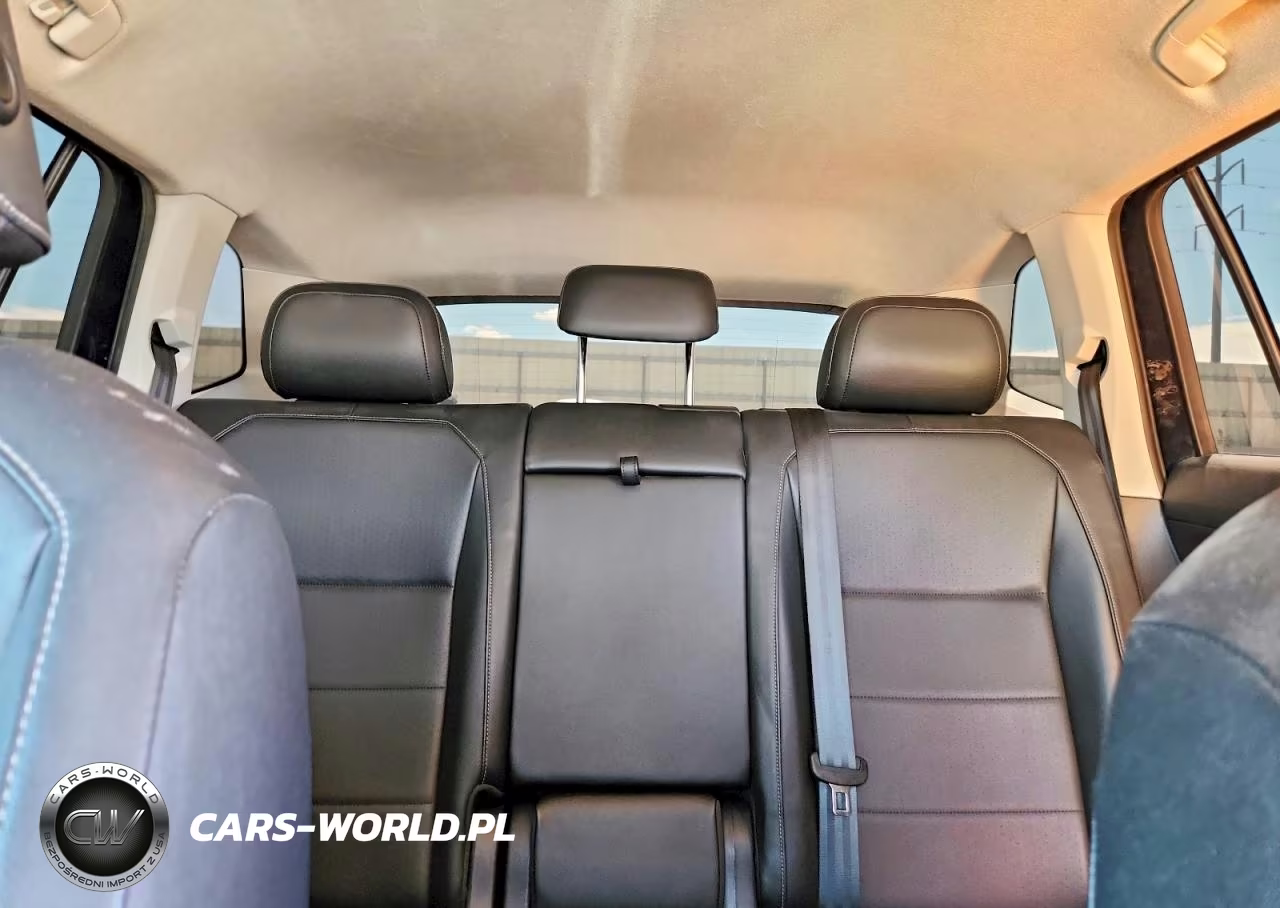 2018 Volkswagen Tiguan Se VIN:3VV2B7AX1JM132921 - 10
