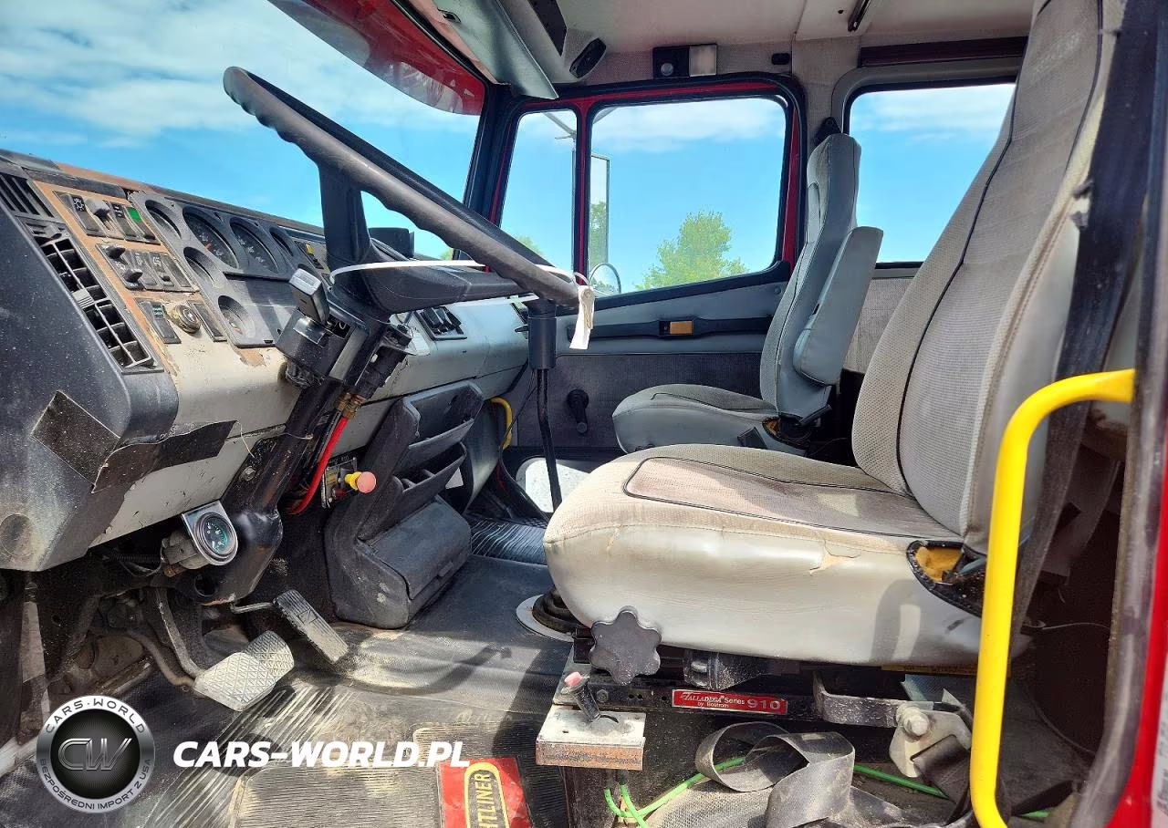 1999 Freightliner Medium Conventional Fl112 VIN:1FUYTMDB3XHB26678 - 7