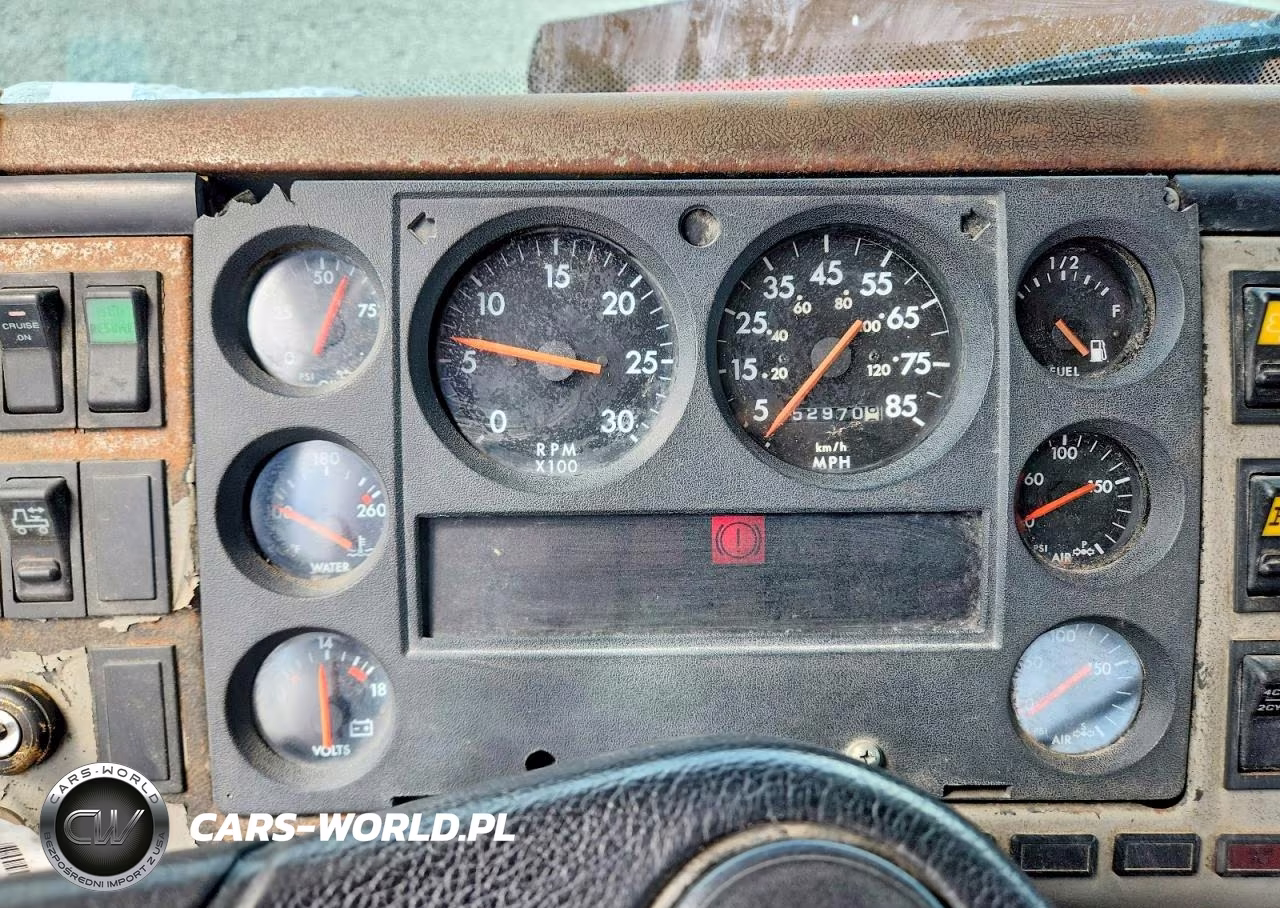 1999 Freightliner Medium Conventional Fl112 VIN:1FUYTMDB3XHB26678 - 9