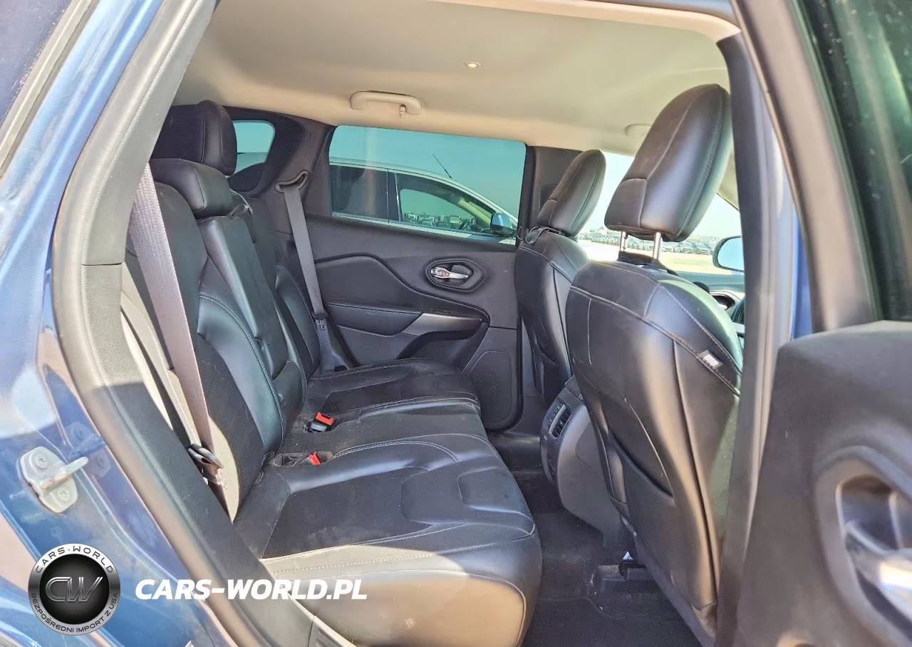 2020 Jeep Cherokee Latitude Plus VIN:1C4PJLLB4LD585804 - 11