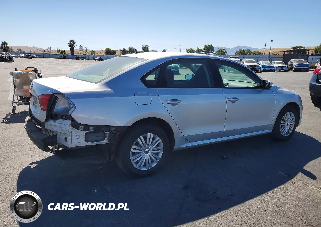 2015 Volkswagen Passat VIN:1VWAT7A36FC099666 - 3