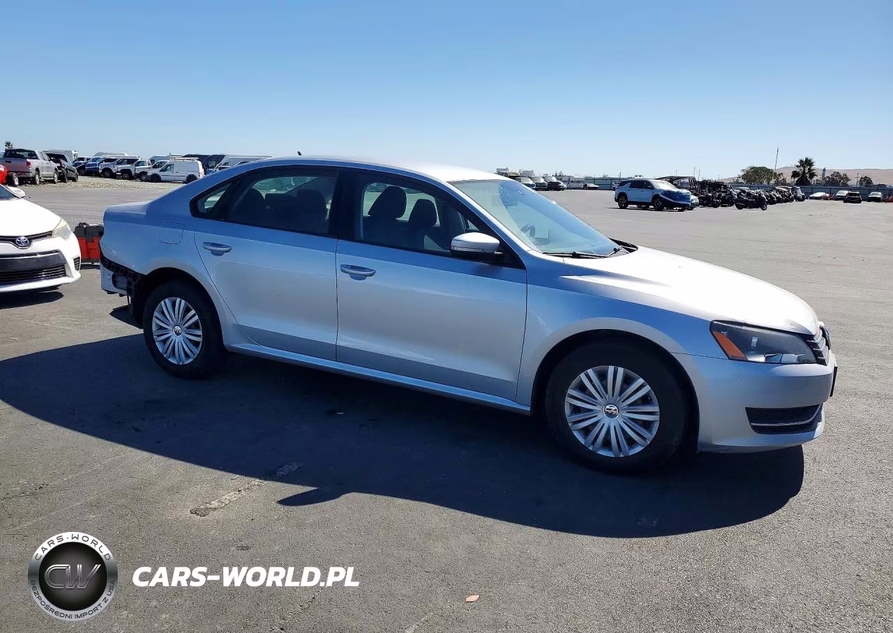 2015 Volkswagen Passat VIN:1VWAT7A36FC099666 - 4