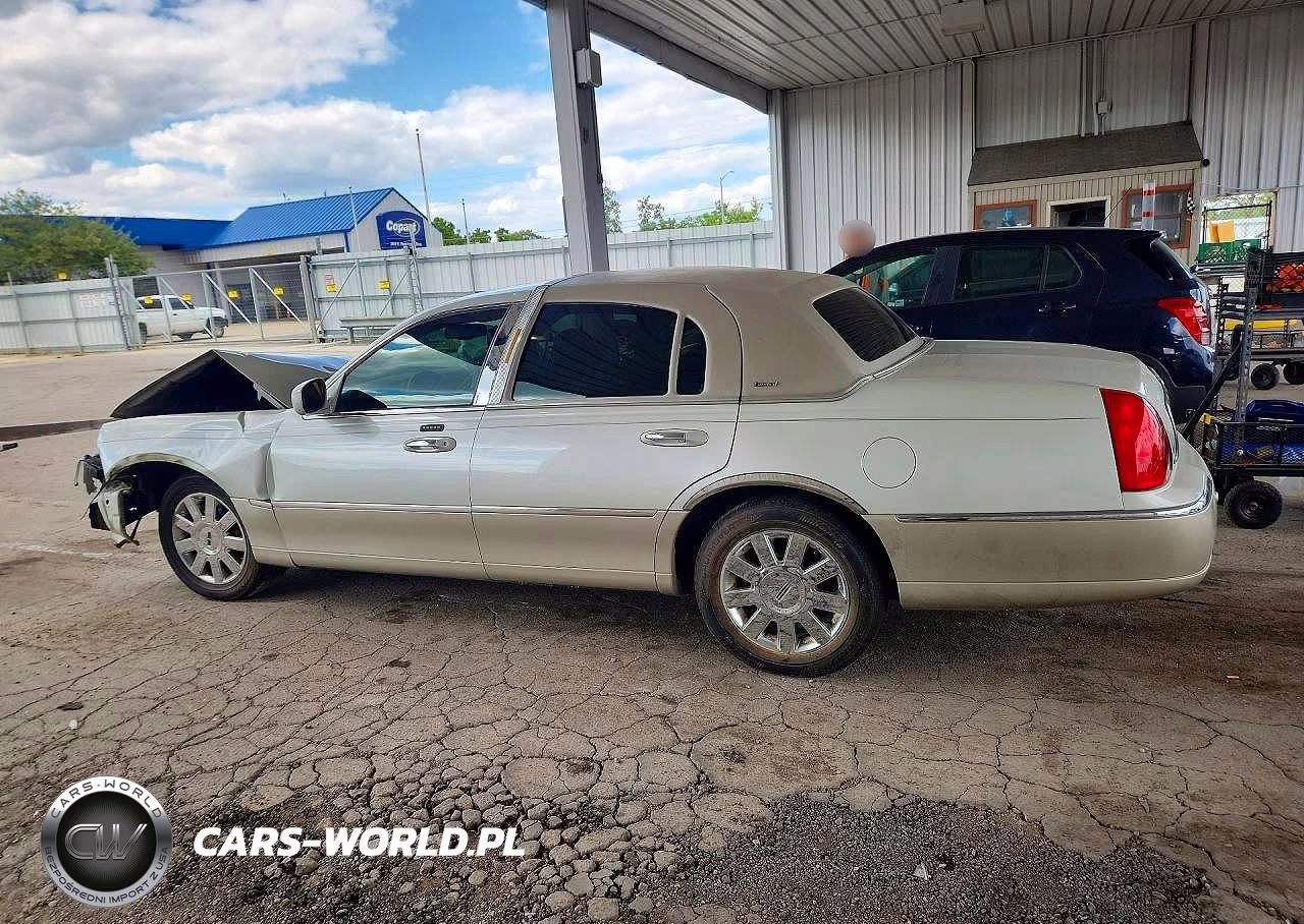 2004 Lincoln Town Car Ultimate VIN:1LNHM83W24Y665958 - 2