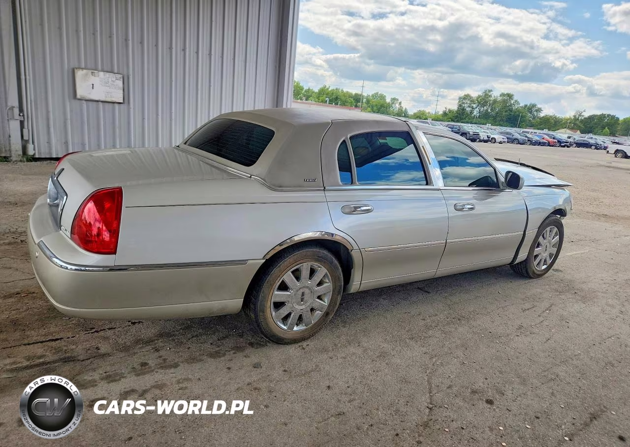 2004 Lincoln Town Car Ultimate VIN:1LNHM83W24Y665958 - 3