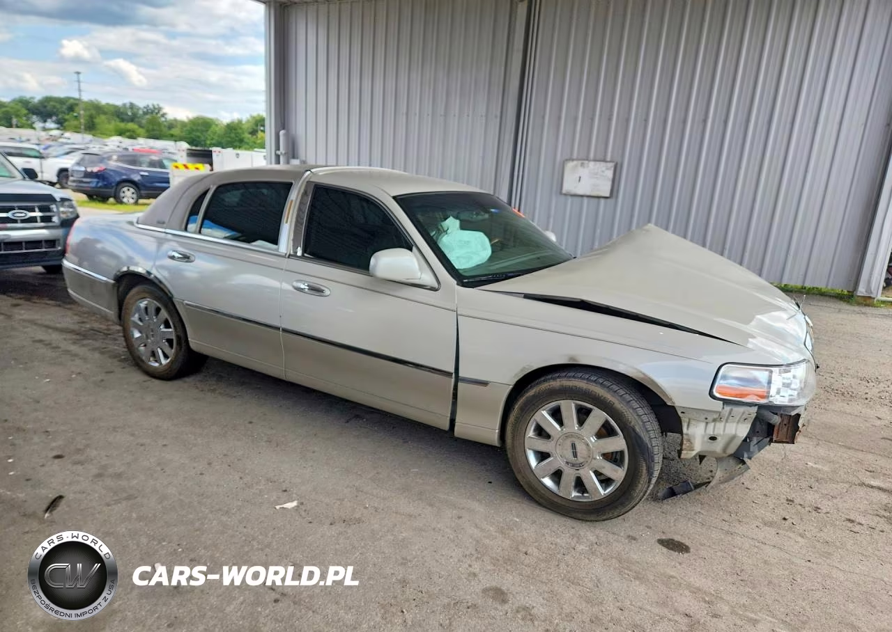 2004 Lincoln Town Car Ultimate VIN:1LNHM83W24Y665958 - 4