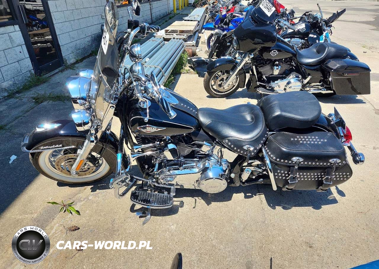 2013 Harley-Davidson Flstc Heritage Softail Classic VIN:1HD1BWV11DB044956 - 3