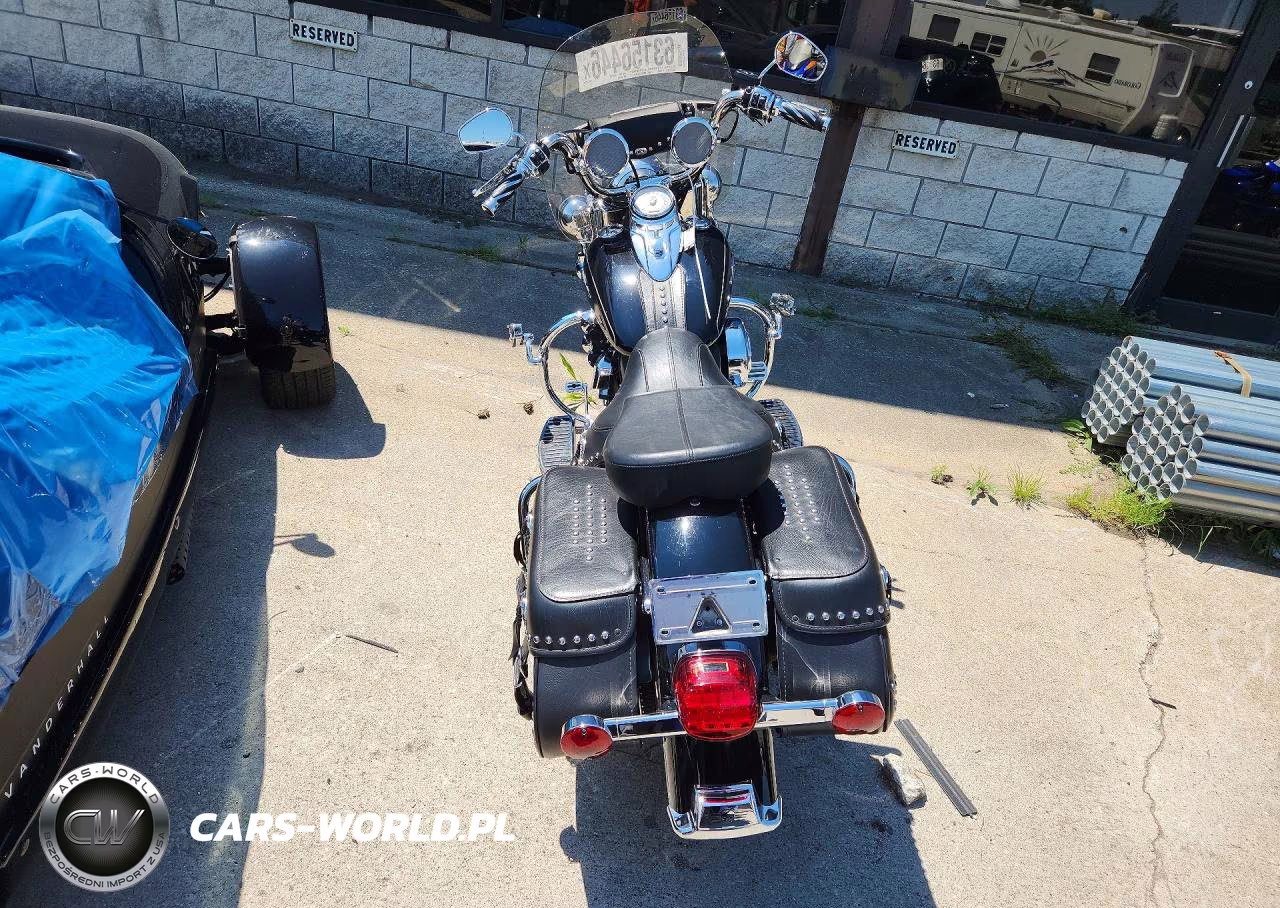 2013 Harley-Davidson Flstc Heritage Softail Classic VIN:1HD1BWV11DB044956 - 4