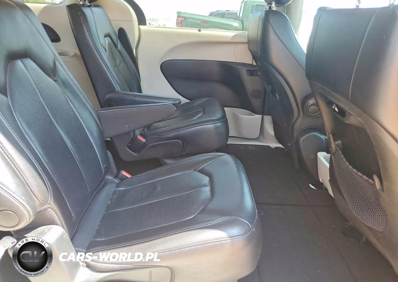 2022 Chrysler Pacifica Touring L VIN:2C4RC1BG3NR136182 - 11