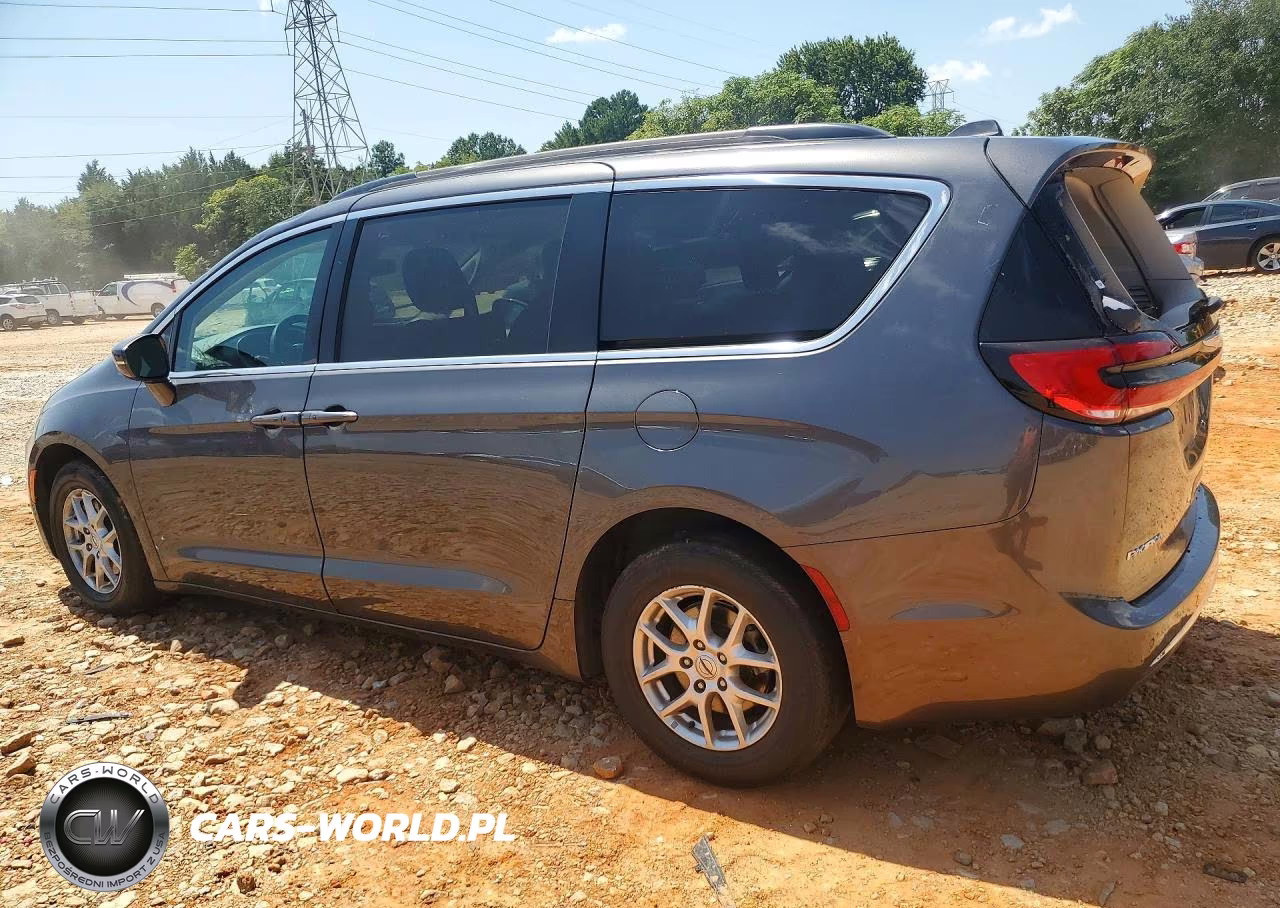 2022 Chrysler Pacifica Touring L VIN:2C4RC1BG3NR136182 - 2