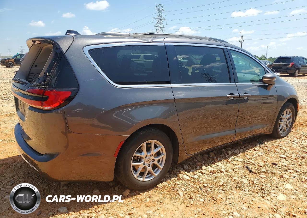 2022 Chrysler Pacifica Touring L VIN:2C4RC1BG3NR136182 - 3